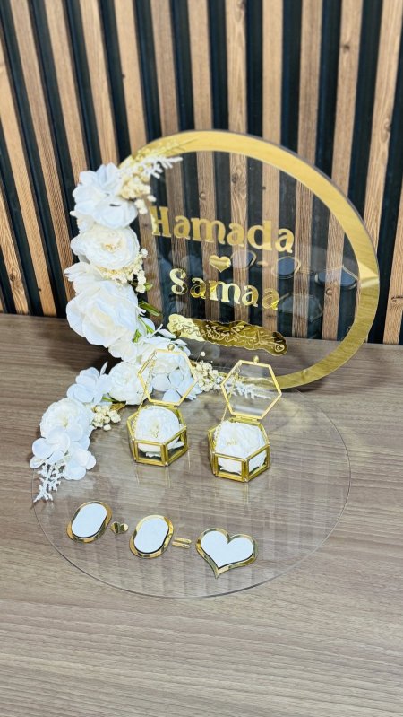 ستاند ذبل مع بصمات