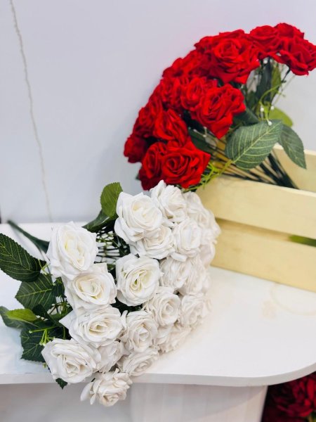 جوري مخمل 24 وردة