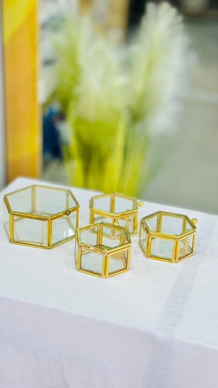 علب زجاج سداسي