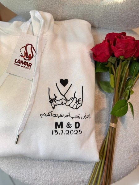 هودي مع طباعة